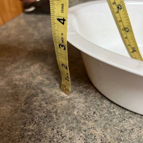 Enamel dog food or water bowl.  Paw prints & bones adorn rim - Picture 5 of 8